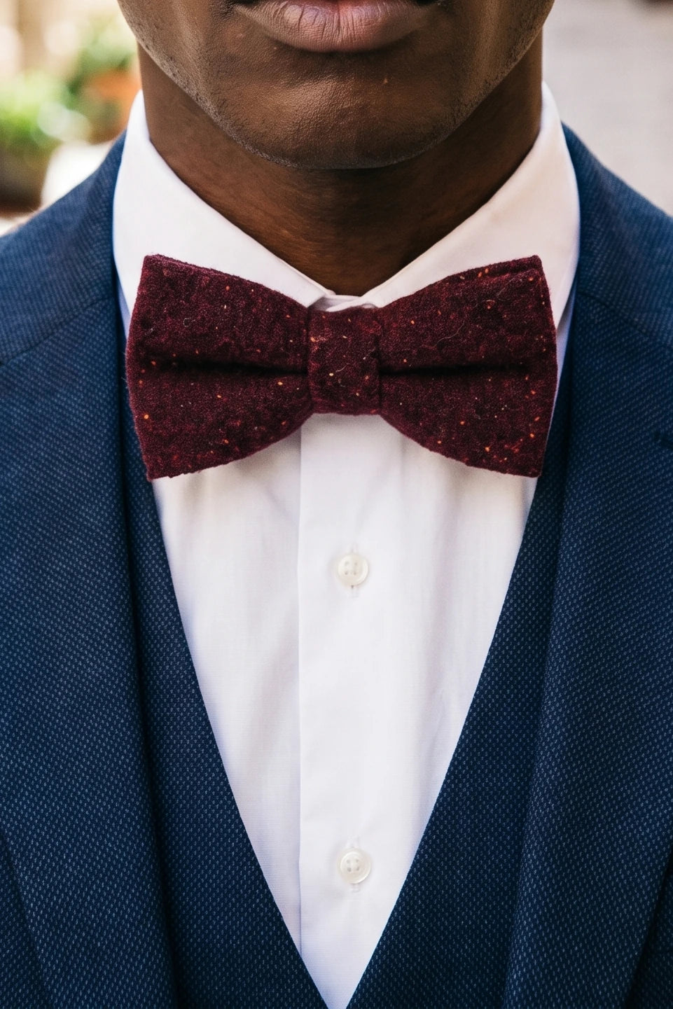 Herrenfliege aus burgunderrotem Tweed-Wollmischgewebe