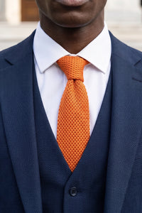 Orangefarbene Strickkrawatte aus Polyester für Herren