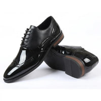 Herren-Oxford-Schuhe aus Lackleder mit Flügelkappe