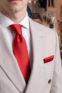 Set mit roter Herrenkrawatte