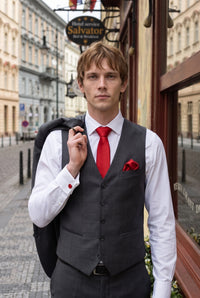 Set mit roter Herrenkrawatte