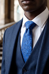 Herrenkrawatte in Königsblau mit Paisley-Muster