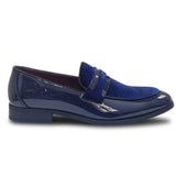 Herren-Slipper aus veganem Leder mit Samtdetails und Lackleder-Finish