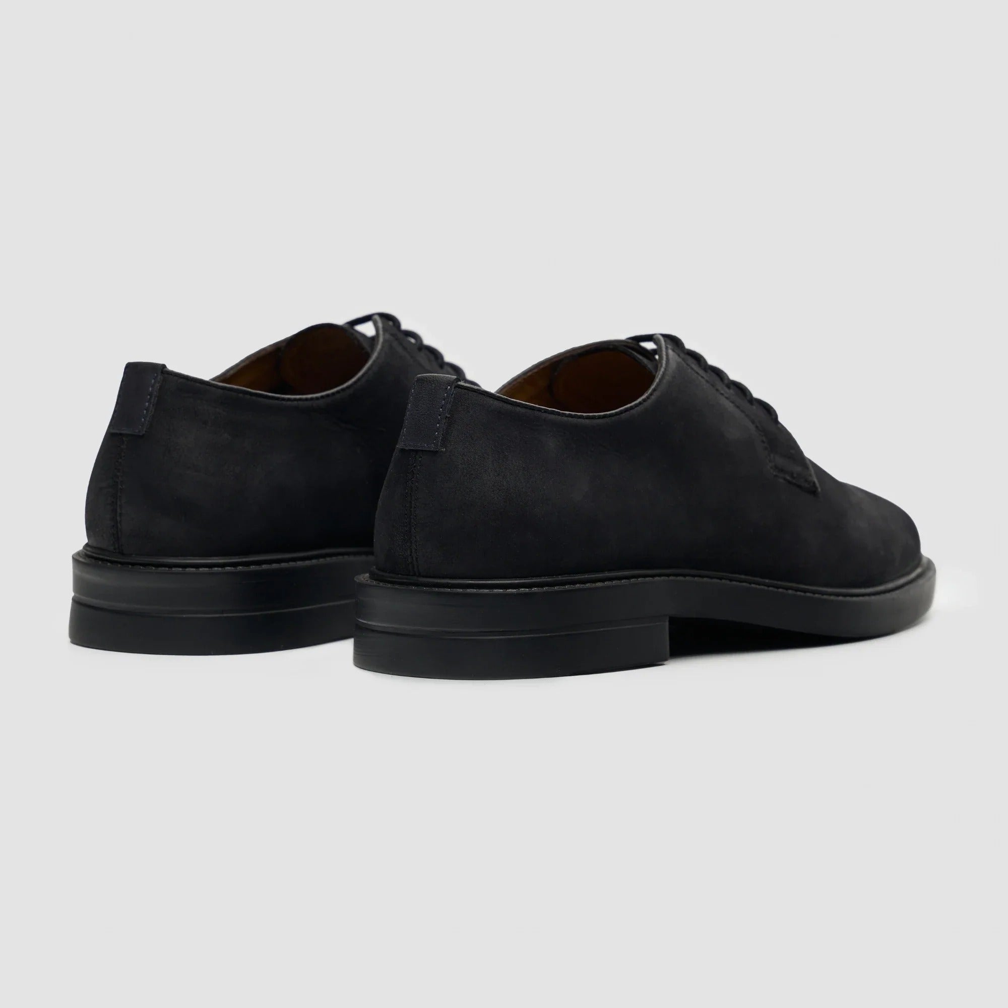 Pedro – Schwarze Wildleder-Derby-Schnürschuhe für Herren mit matter Oberfläche