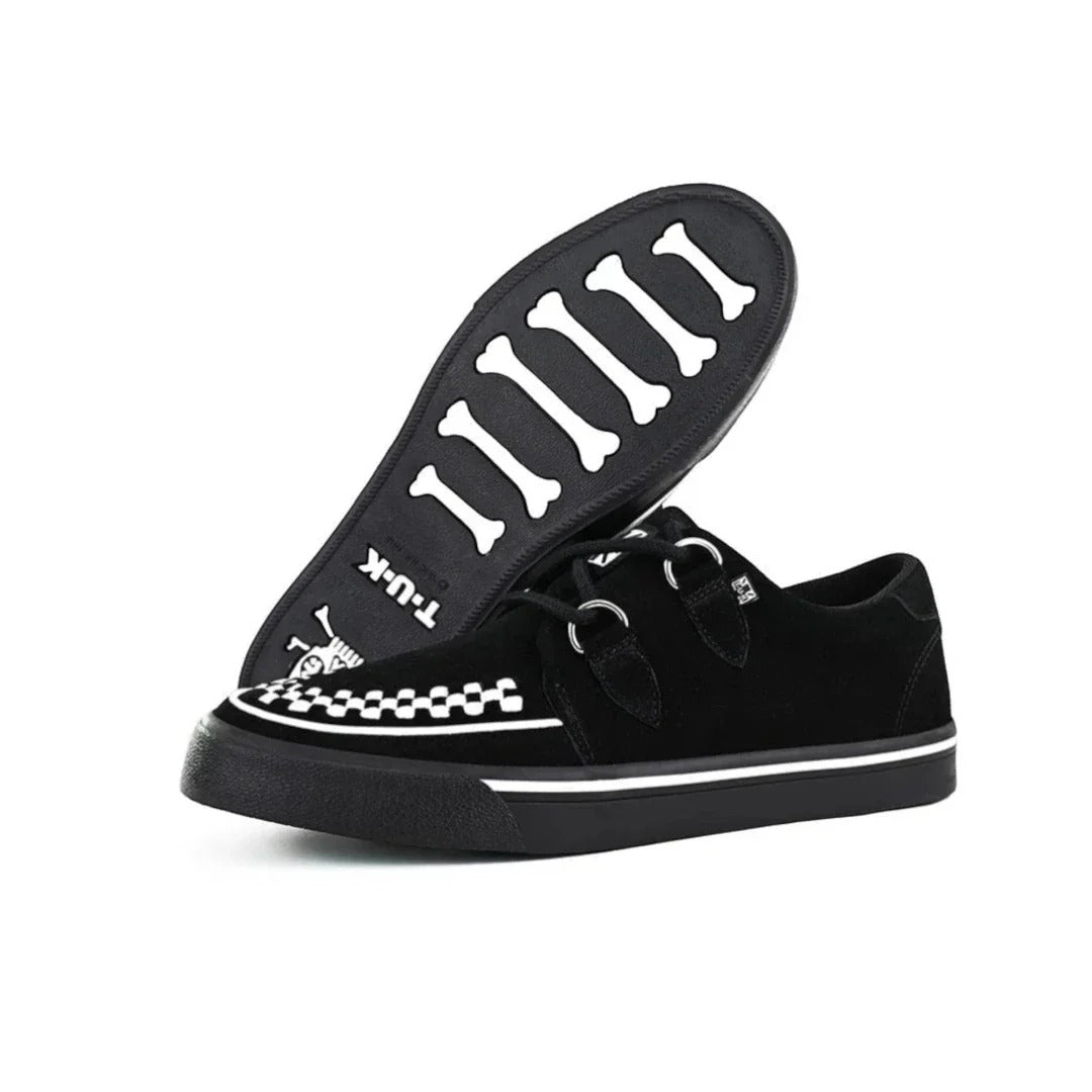 Spitz zulaufende Creeper Sneaker, schwarz-weiße Wildleder-Plateauschuhe