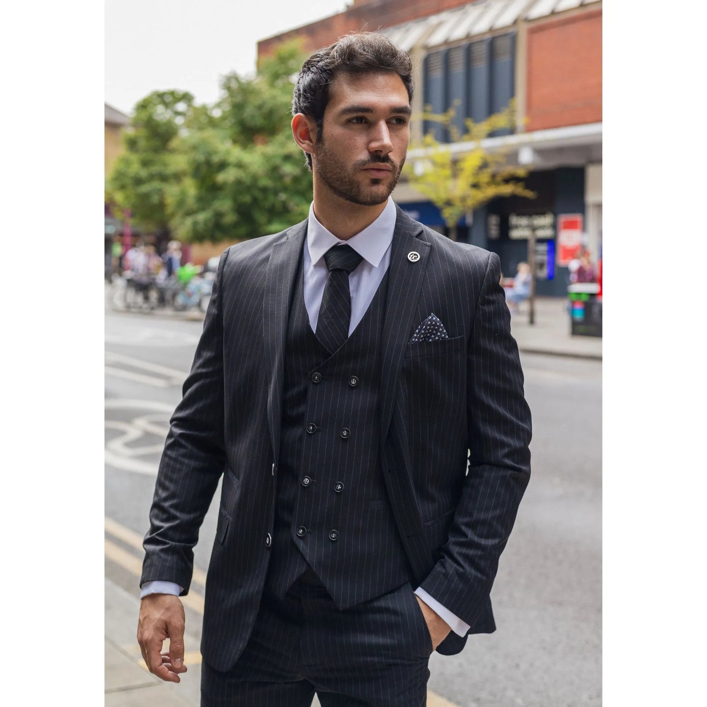 Schwarzer 3-teiliger Nadelstreifenanzug für Herren